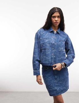 Trinity - Jeanshemd in verwaschenem Mittelblau mit Knitterstruktur, Kombiteil Blau S