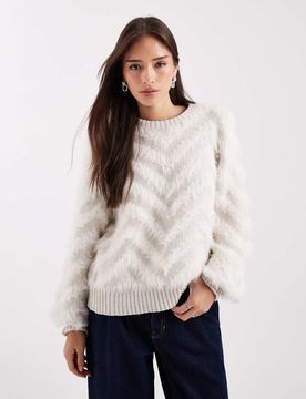 Flauschiger Strickpullover in Cremeweiß mit farblich abgestimmtem Chevron-Muster Weiß 38-40