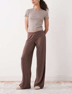 Weiche Hose in Maulwurfbraun mit weitem Bein-Brown Brown L