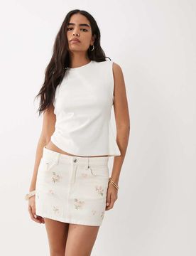 Bestickter Mini-Jeansrock aus 100% Baumwolle in Weiß Weiß S