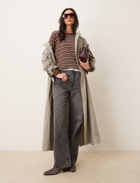 Feinstrick-Oberteil in gestreiftem Braun mit Rundhalsausschnitt-Brown Brown S