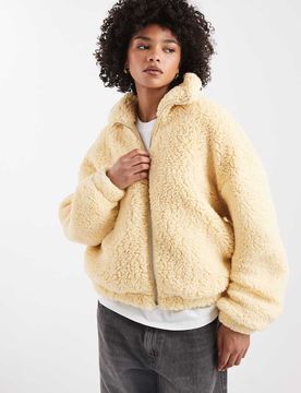Jacke aus Teddyfell in Buttermilchgelb mit durchgehendem Reißverschluss Gelb 32