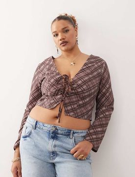 Jeansshorts in hellblauer Waschung mit hohem Bund Blau 52
