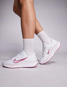 Running - Quest 6 - Sneaker in Weiß und Rosa Rosa WM 10.5