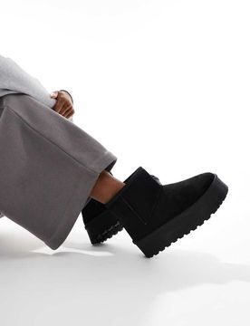 Stiefel in Schwarz mit flacher Plateausohle Schwarz 40