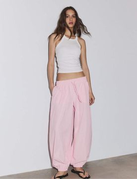 Pantalon parachute bouffant en tissu technique - Rose pastel 40