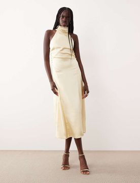 Robe longueur mollet en satin avec col montant et découpe dans le dos - Jaune beurre citron 40