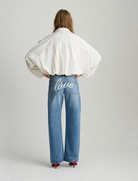Gerade geschnittene Jeans in Mittelblau mit niedrigem Bund Blau 40