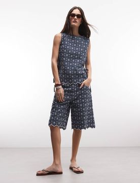 Jeans-Jorts aus Chambray in Indigoblau mit Lochmuster, Kombiteil Blau 44
