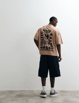 Oversize-T-Shirt in Hellbraun mit beflocktem Renaissance-Print-Neutral Neutral XS