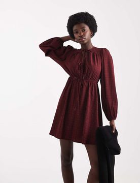 Robe courte texturée avec liens à carreaux - Rouge XS