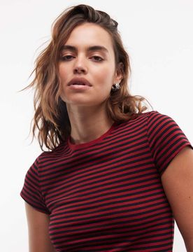 T-shirt effet rétréci style années 90 à rayures - Noir et cerise-Rouge M