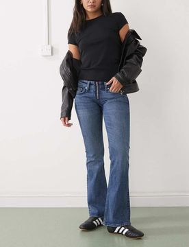 Ausgestellte Jeans in gedecktem Blau mit niedrigem Bund und Reißverschluss Blau W25