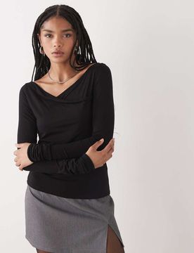 Langärmliges Slim-Fit-Wickeloberteil in Schwarz Schwarz M