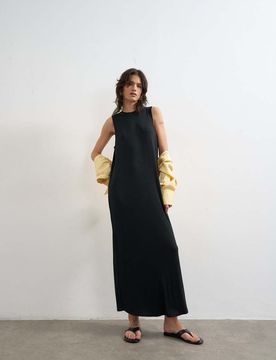 Geripptes Maxikleid in Schwarz mit tiefen Armausschnitten Schwarz M