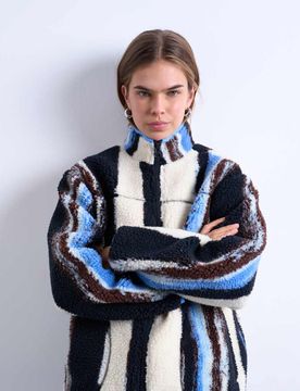 Mehrfarbige Teddy-Fleecejacke mit weißen Streifen Weiß L