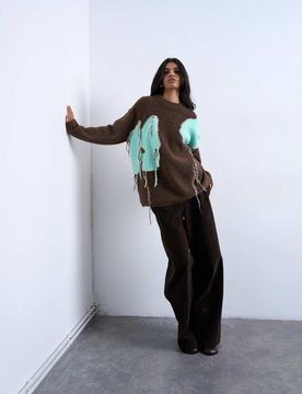 Pullover in Schokobraun mit platziertem Blumen-Fransen-Design-Brown Brown S