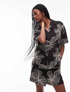 Strukturierte Freizeit-Hemdbluse in Schwarz mit schwarz-weißem Blumenmuster, Kombiteil Schwarz M