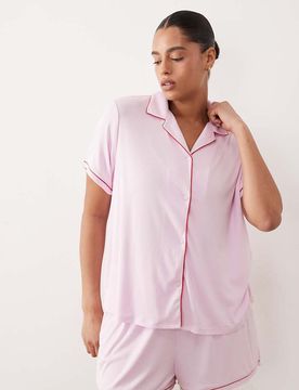 Curve -Gerippter Pyjama mit Reverskragen in Rosa mit roter Paspelierung und Shorts Rosa 46