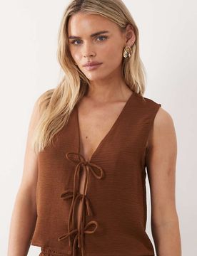 Strukturiertes Trägertop in Carafe Brown mit Bindedetail vorne, Kombiteil-Braun Braun 40