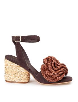 Sandalo in suede con tacco in rafia