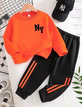 Conjunto de sudadera de cuello redondo cálida con estampado de letras y pantalones con cintura contrastante para niño