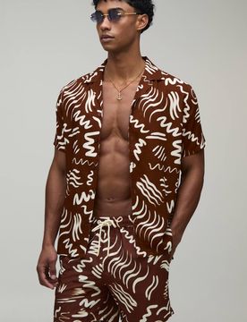 Herren Abstraktes Bedrucktes Hemd & Badeshorts Set Chocolate Größe Medium