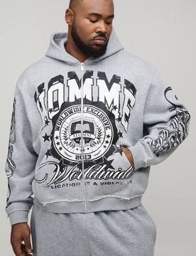 Herren Plus Oversize Kastenförmiger Kapuzenpullover Mit Rohen Nähten Und Durchgehender Reißverschluss In Gothic Varsity Print Grey Marl Größe 2XL