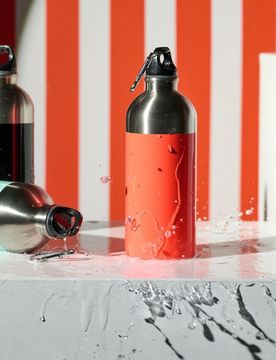 Bottiglia in metallo con moschettone - rosso
