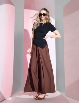 Pantaloni a gamba larga con spacchi e cuciture con viscosa - marrone