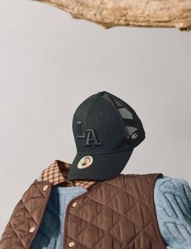 Cappello con visiera e ricamo LA - nero