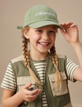 Cappellino con visiera e scritta ricamata - verde