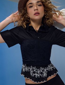 Camicia in cotone con orlo ricamato - nero