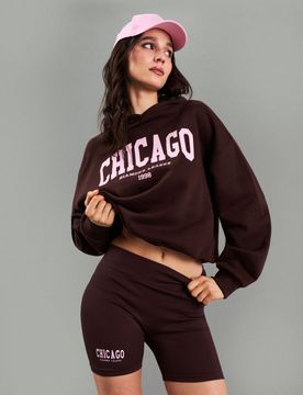 Felpa in cotone con cappuccio e stampa "Chicago" - marrone scuro
