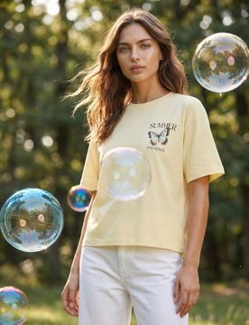 T-shirt in cotone con stampa di farfalle - giallo chiaro