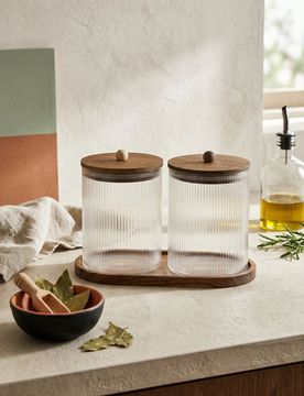 Contenitori per alimenti con coperchio su vassoio di legno - clear