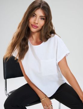 Blusa in viscosa con taschino decorativo - bianco
