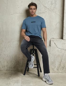 Jeans regular fit con effetto slavato - grigio