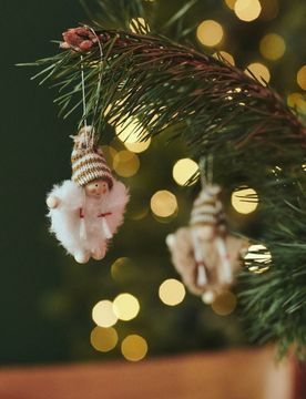 Set di 4 decorazioni natalizie per albero a forma di bambole - beige