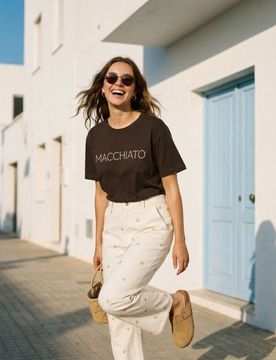 Maglietta di cotone con testo ricamato "Macchiato" - marrone
