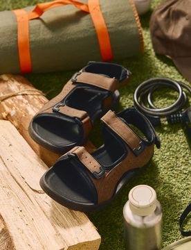 Sandali con chiusura a strappo - marrone