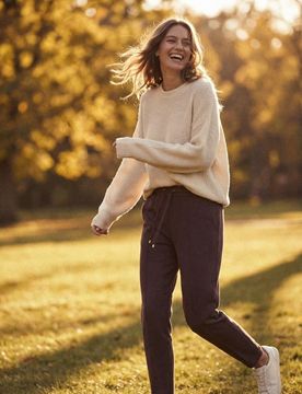 Pantaloni sigaretta in maglia con viscosa - marrone scuro