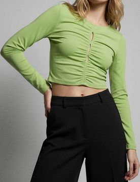 Top corto a maniche lunghe con arricciatura frontale - verde-giallo