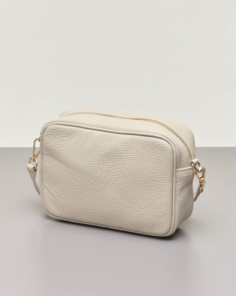 Cross bag color avorio in pelle effetto martellato