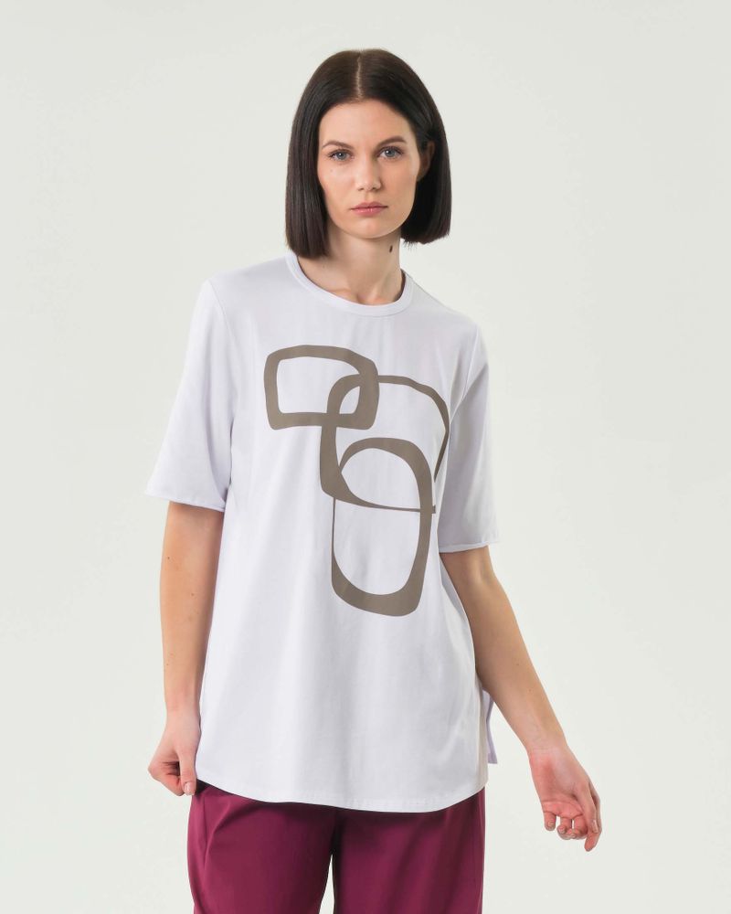 T-shirt over bianca in cotone stretch con stampa anelli color fango sul fronte