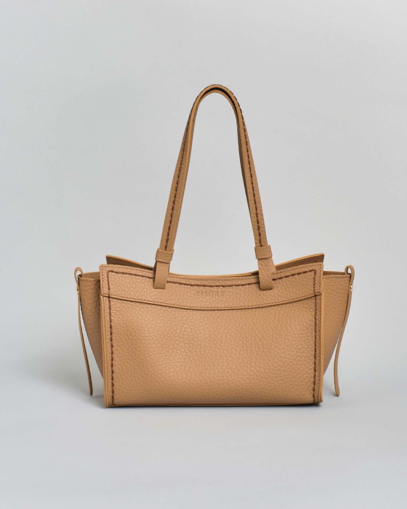 Shopping bag piccola in pelle martellata color cuoio con chiusura zip