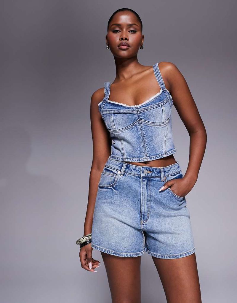 Abrand - Jeansshorts in Mittelblau mit hohem Bund Blau W33