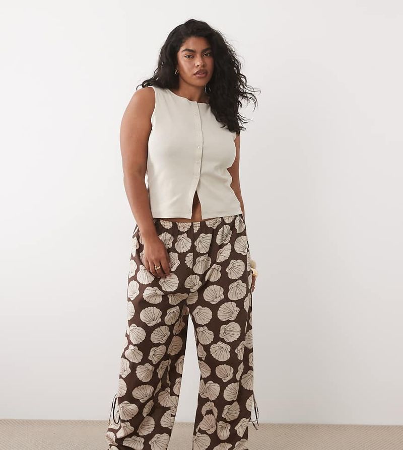 ASOS DESIGN Curve - Pantalon de plage à imprimé coquillages-multicolore 52