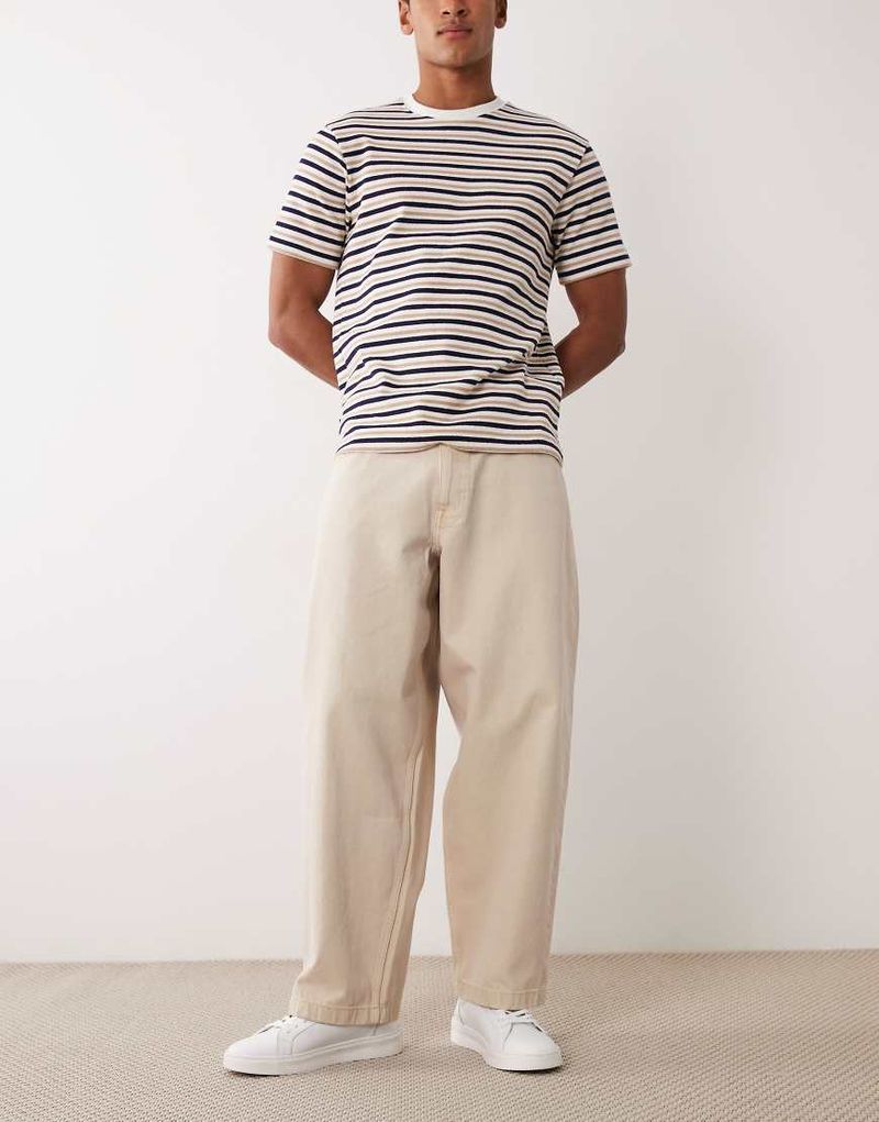 Locker geschnittene Straight Jeans in Ecru-Neutral Neutral 56 Short