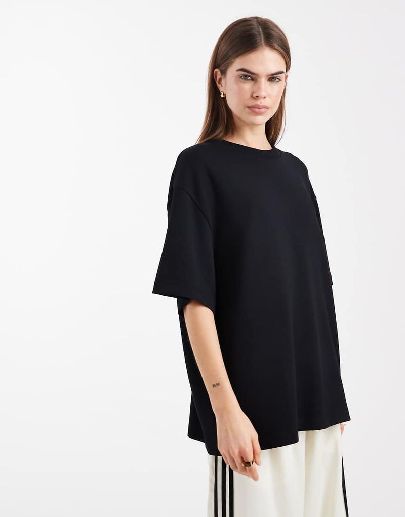 Weiches Oversize-T-Shirt aus Cupro in Schwarz Schwarz M